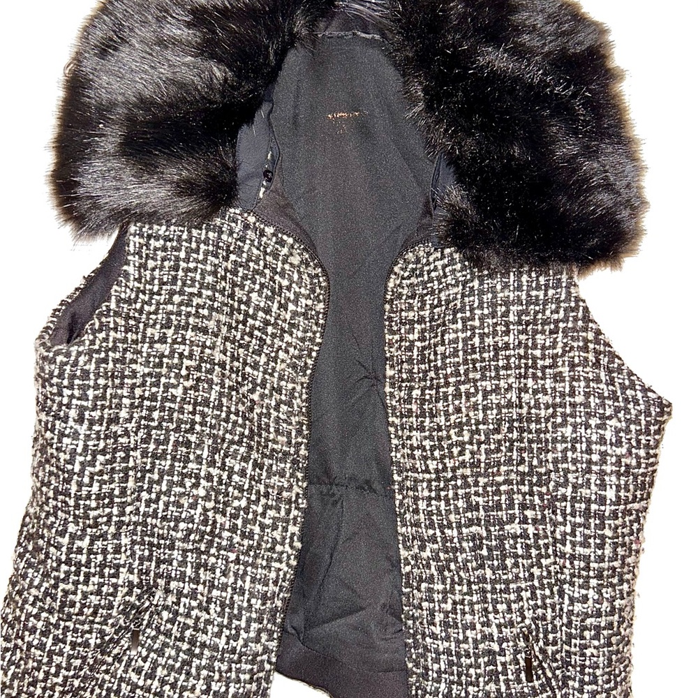 WHBM Black and White Tweed Vest with Faux Fur Collar